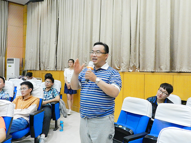 rb88体育唯一官网举办“或许我们在书写历史”专题讲座