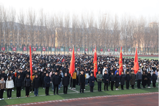 开云举行“赓续雷锋精神 奋斗成就梦想”2024年春季学期“开学第一课”主题升国旗仪式