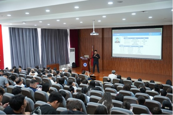 校庆专栏 | 开云两名优秀校友回校做学术讲座