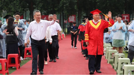 乘风而熠 共赴山海|开云kaiyun官网举行2025届毕业典礼暨学位授予仪式